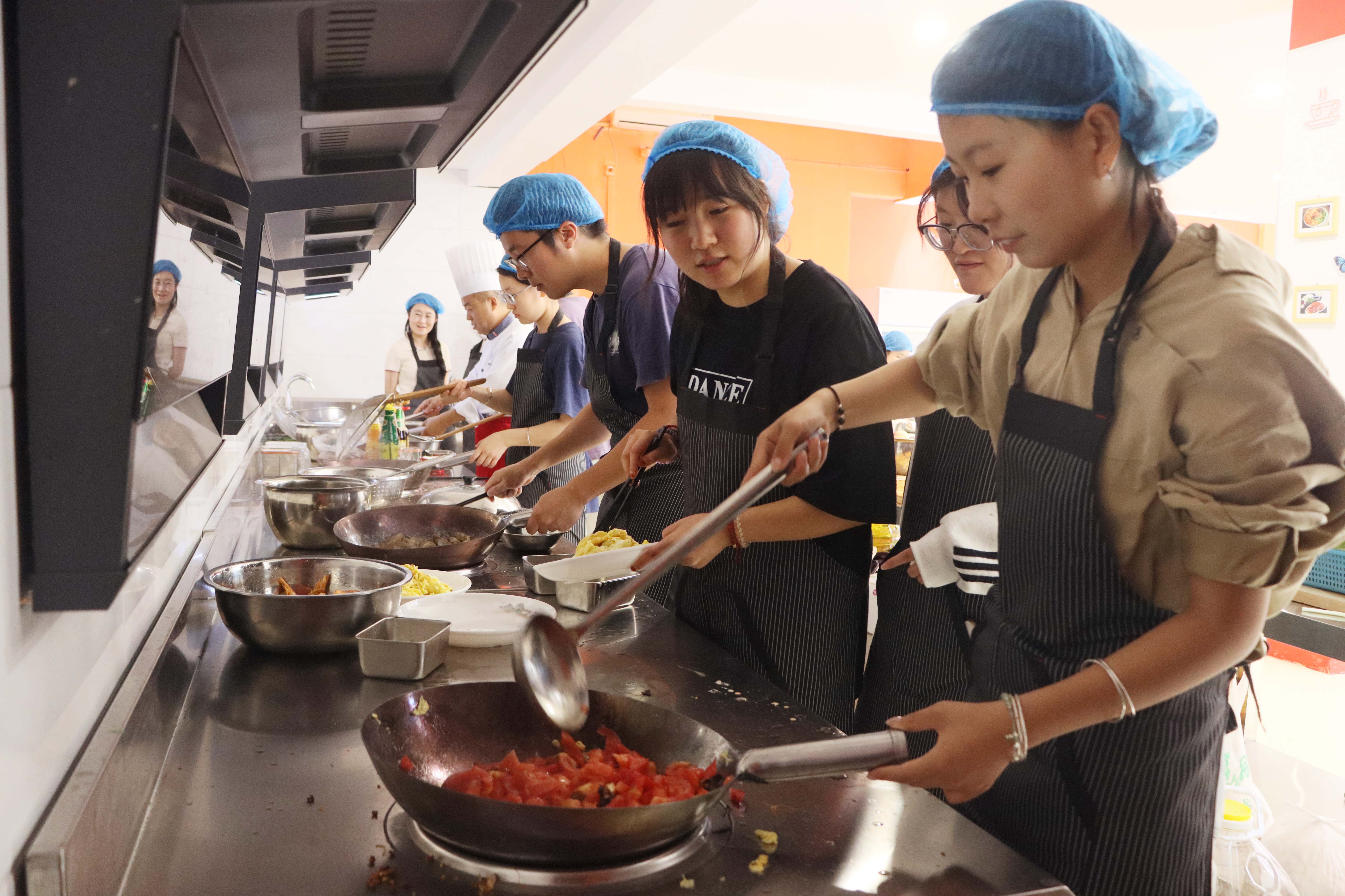 “共享厨房”上线，“星光夜市”开市！是谁又在悄悄宠着你……